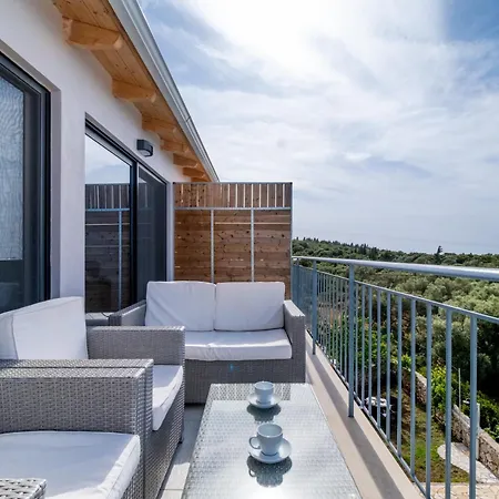 Apartment Deluxe With Sea View B Tsoukaladhes